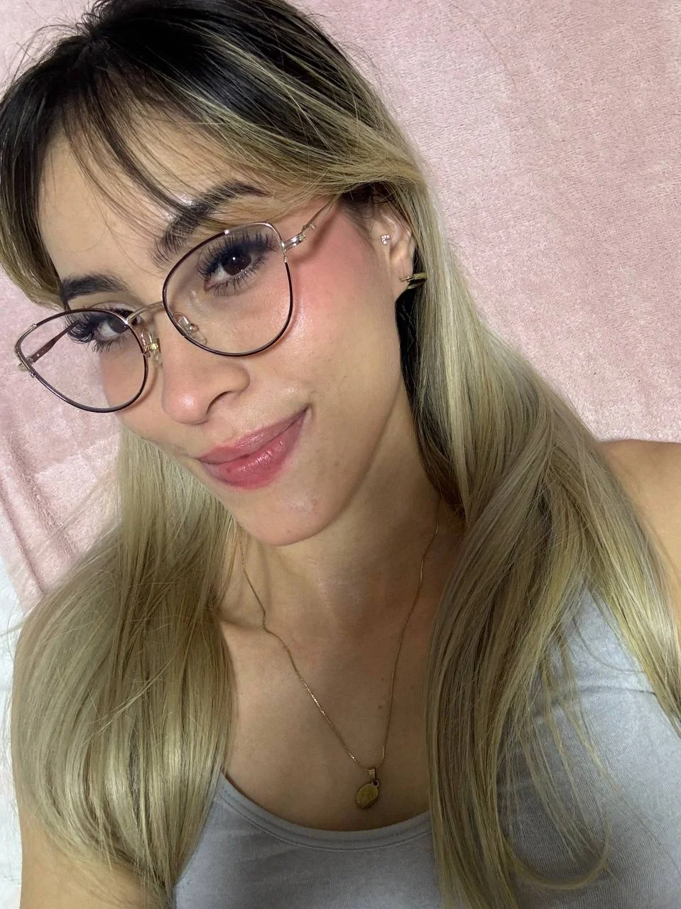 BELLA RAE photo 2