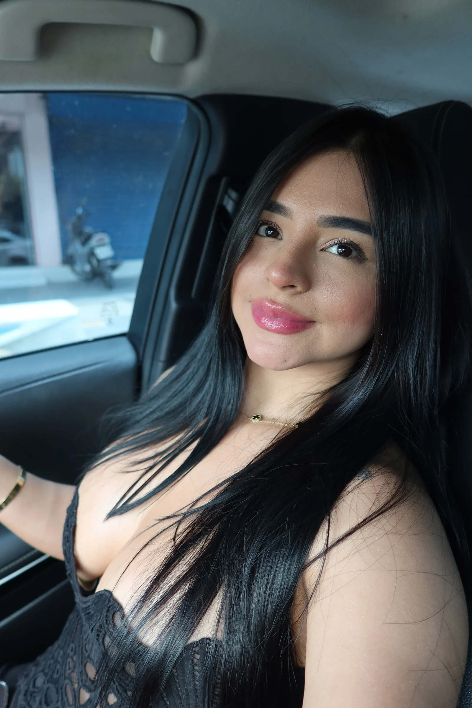 CURVY KELLY
