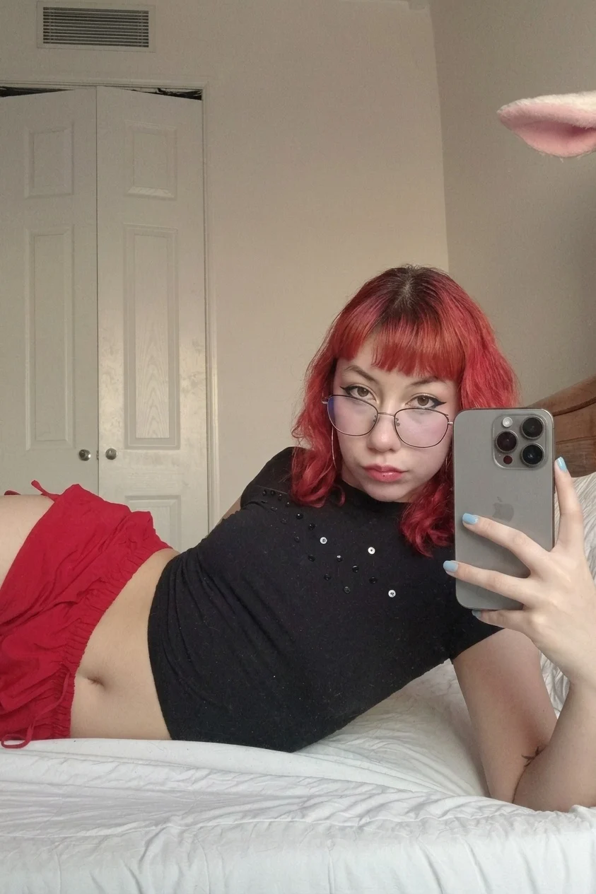 MISSY GRAVES photo 3
