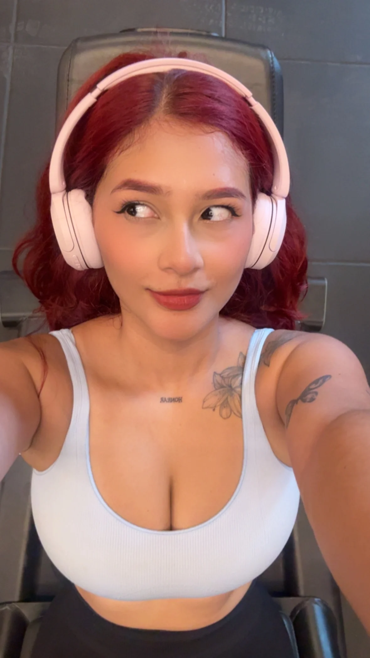 BUSTY MOLLY photo 14