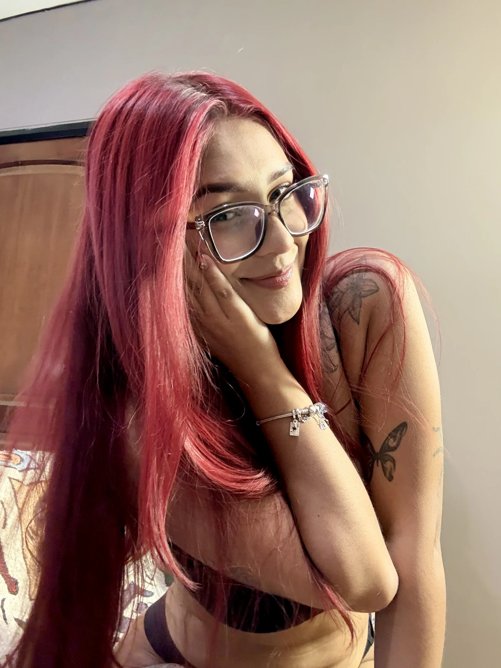 BUSTY MOLLY photo 8