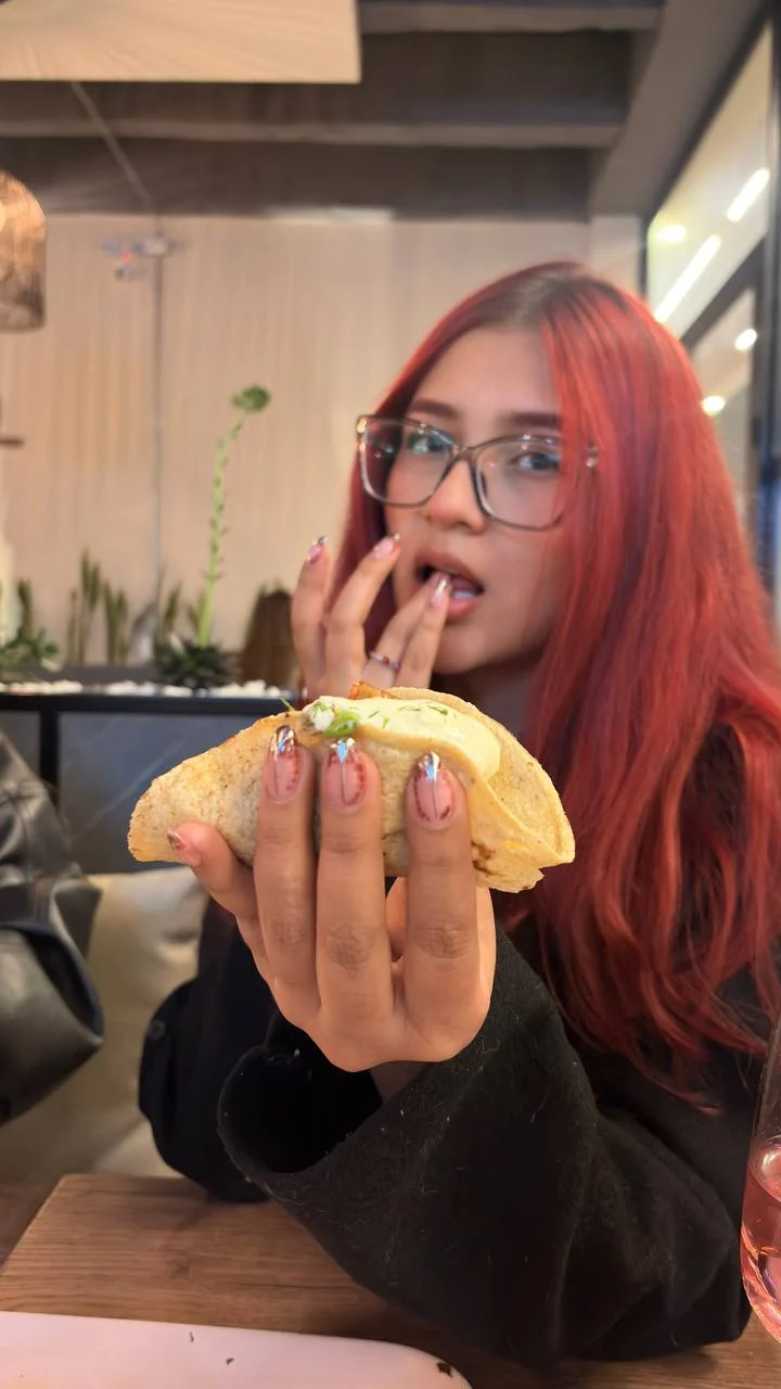 BUSTY MOLLY photo 7
