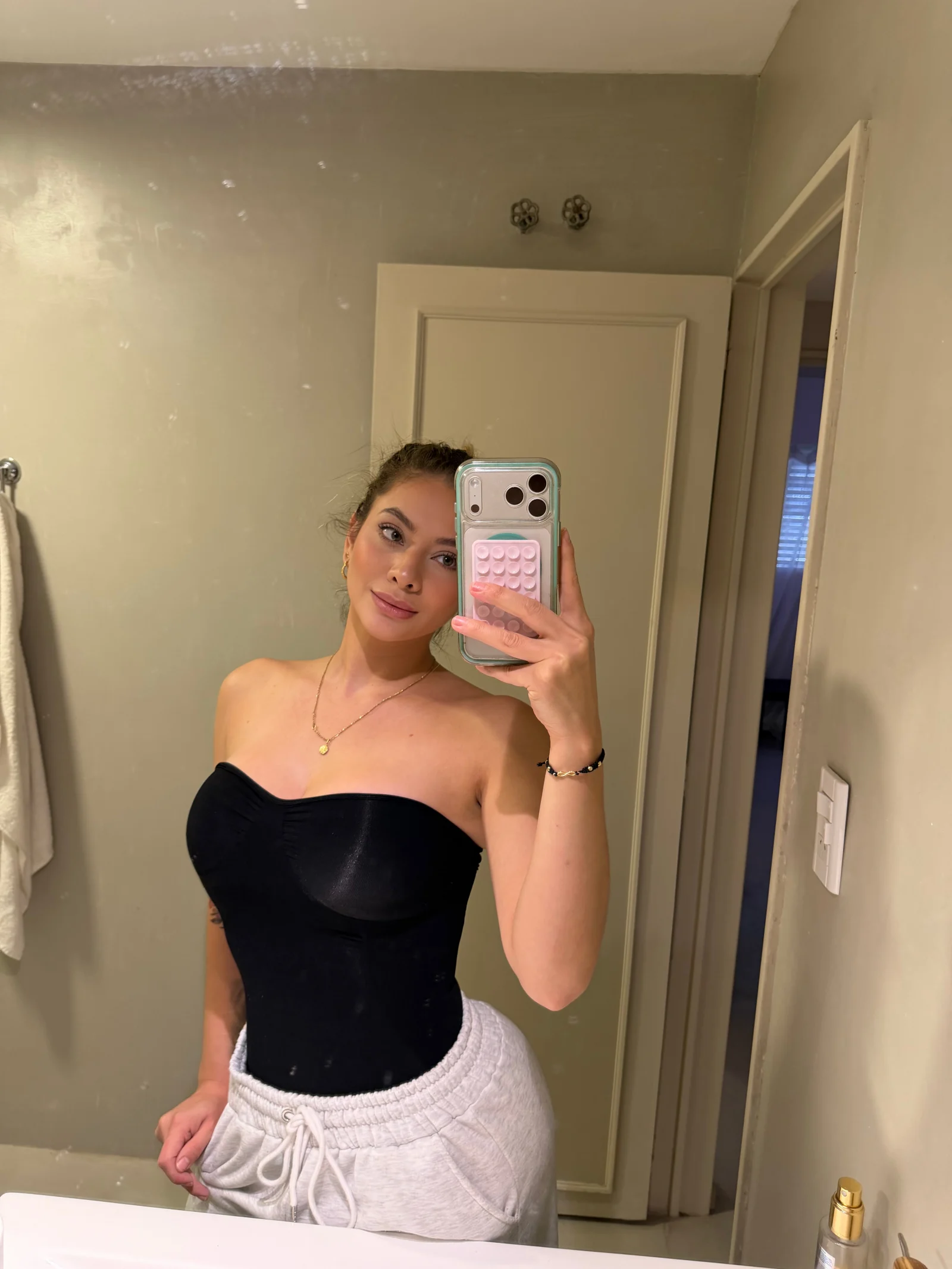 TESSA TAYLOR photo 19