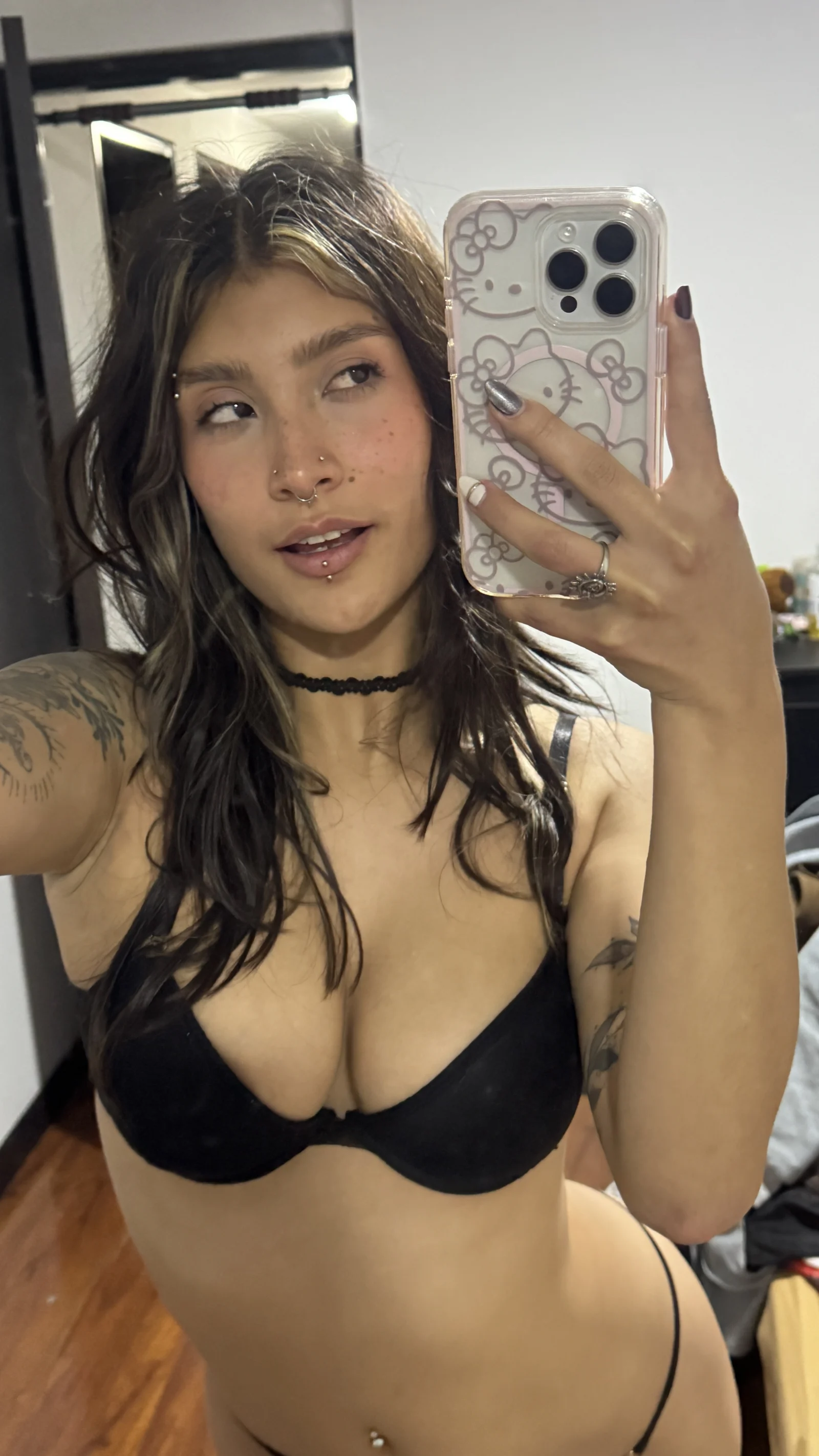 VIOLET NYMPH photo 4
